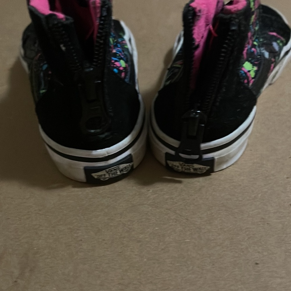 Vans - Picture 5 of 5